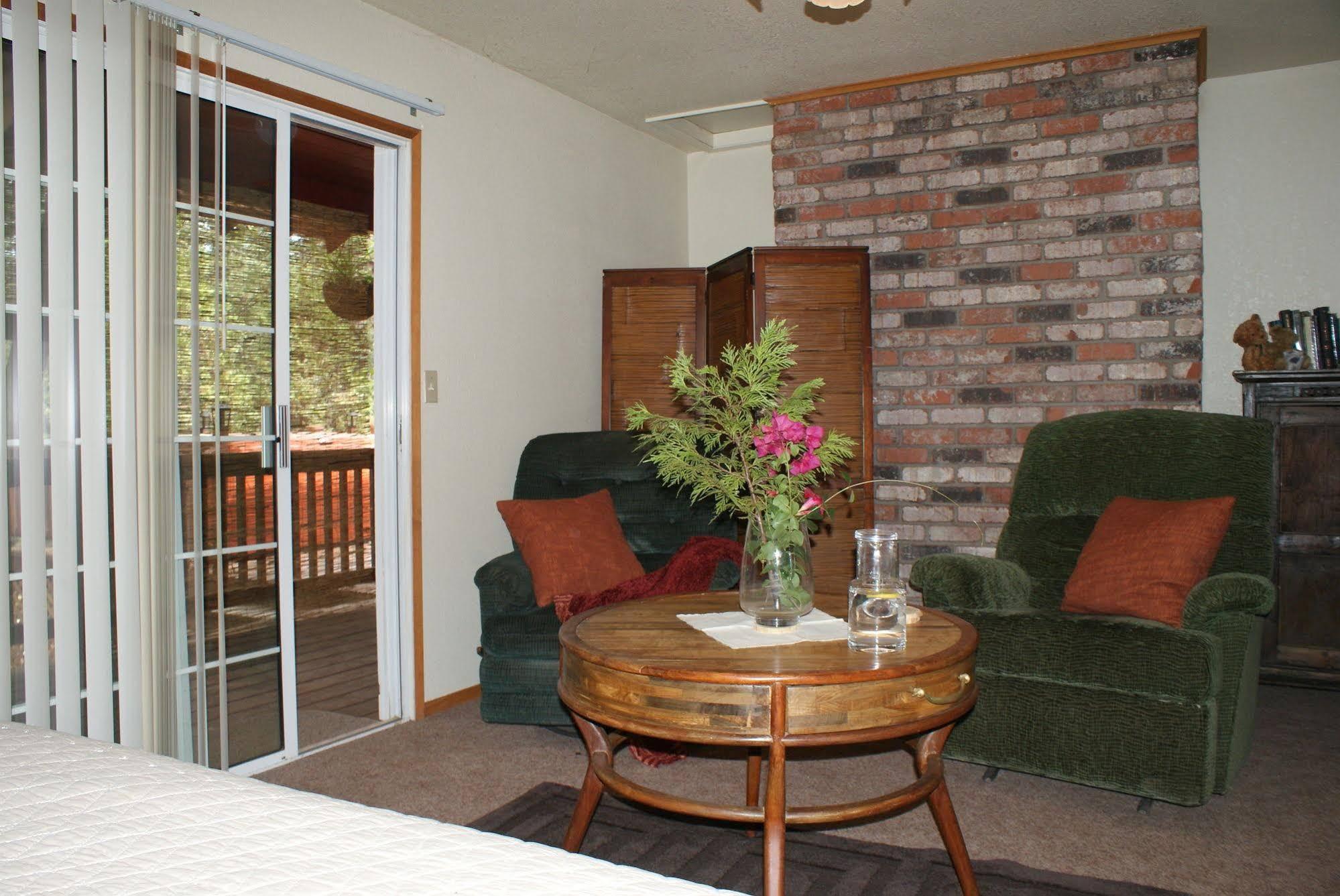 The Red Rooster Lodge Coulterville Exteriör bild
