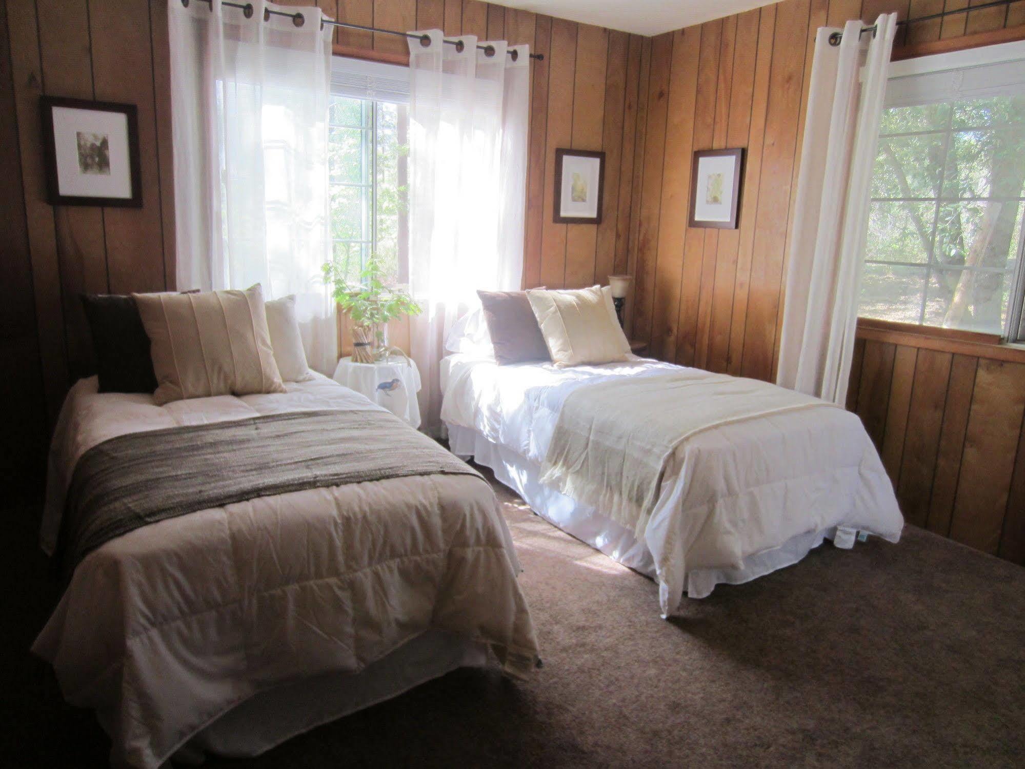 The Red Rooster Lodge Coulterville Exteriör bild